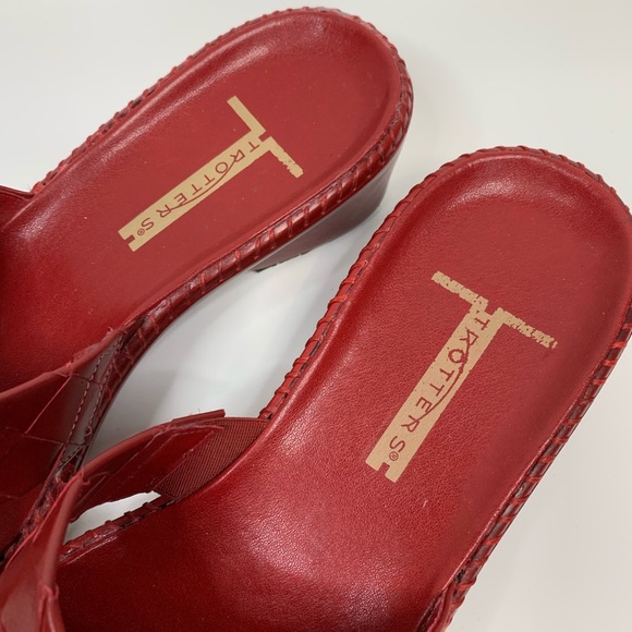 Trotters • red sandals - Picture 4 of 6